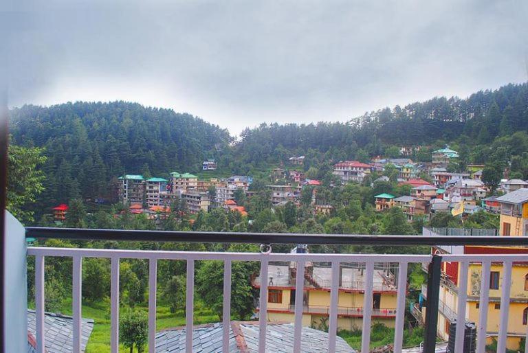 Hotel Mountain And Moon, Dharamkot Dharamshala Exterior foto